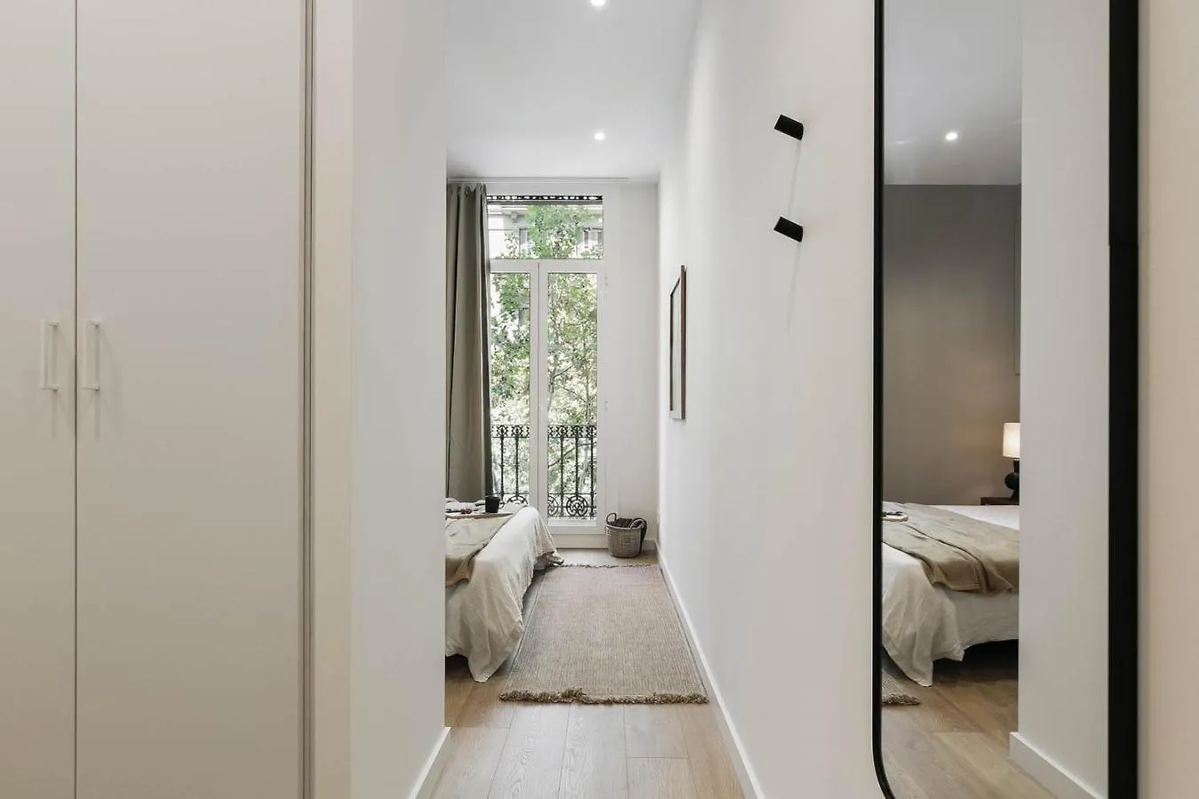 Pontone - 2 Bedrooms And Balcony In Eixample Dreta Barcelona