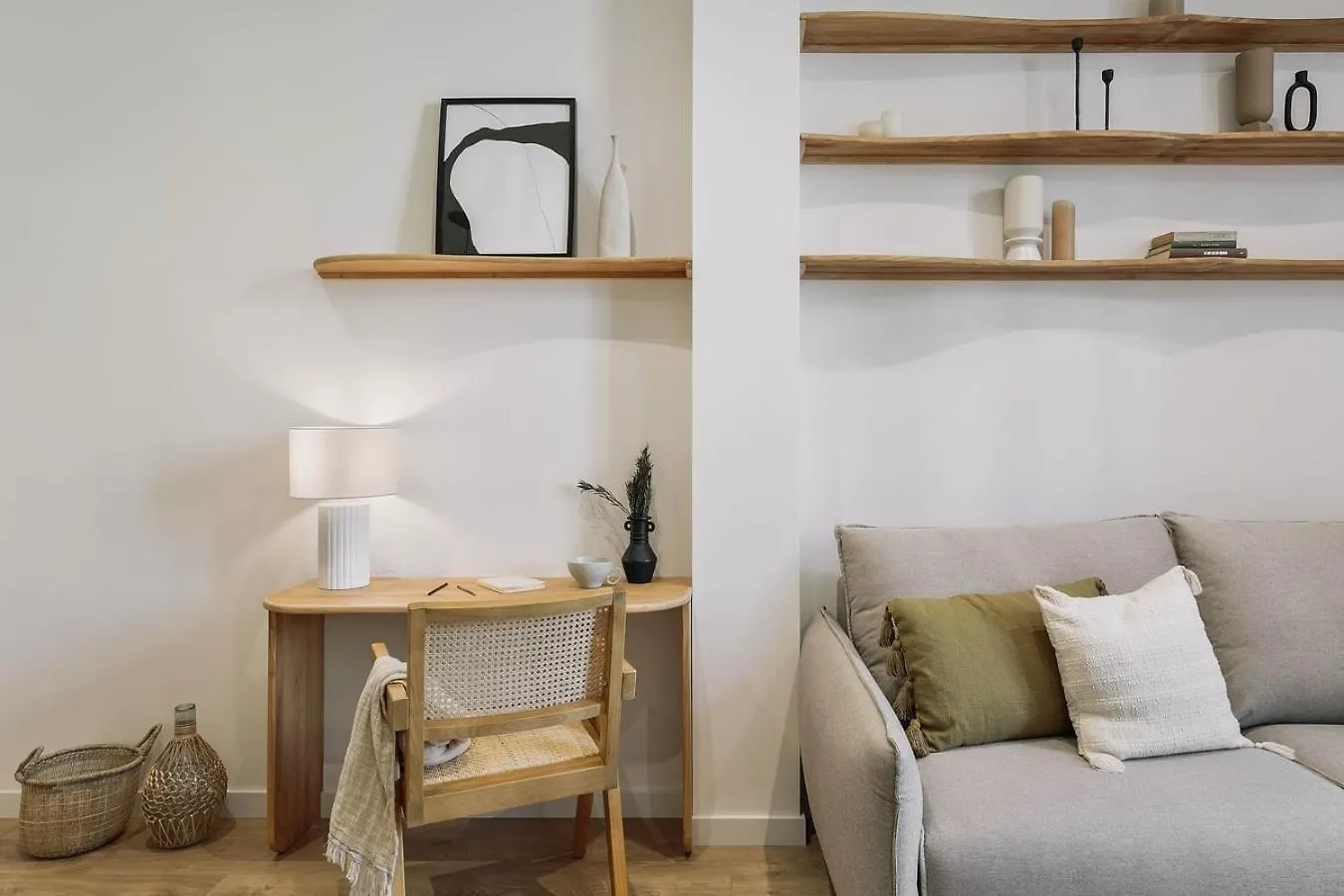 Pontone - 2 Bedrooms And Balcony In Eixample Dreta Barcelona Spanien
