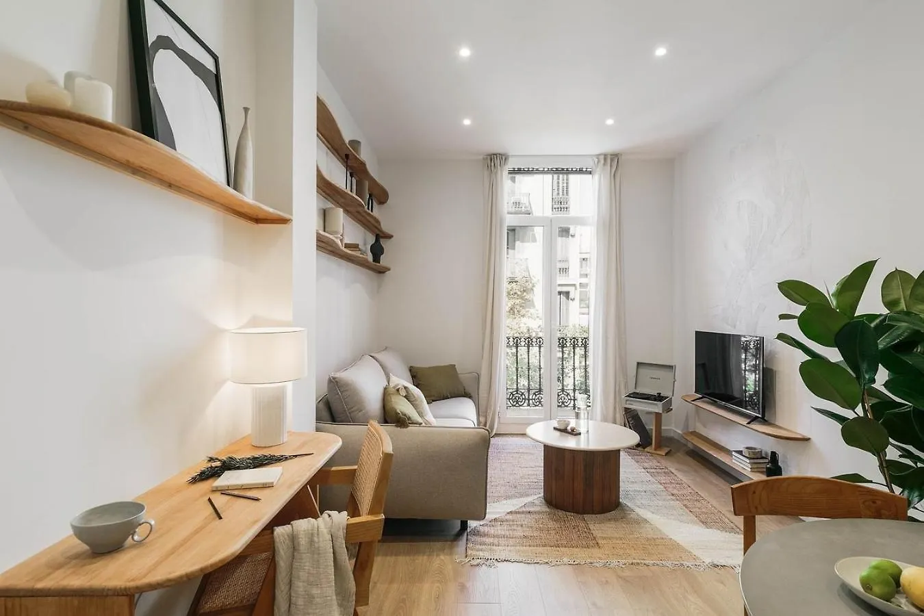 Pontone - 2 Bedrooms And Balcony In Eixample Dreta Barcelona 0*,  Spanien