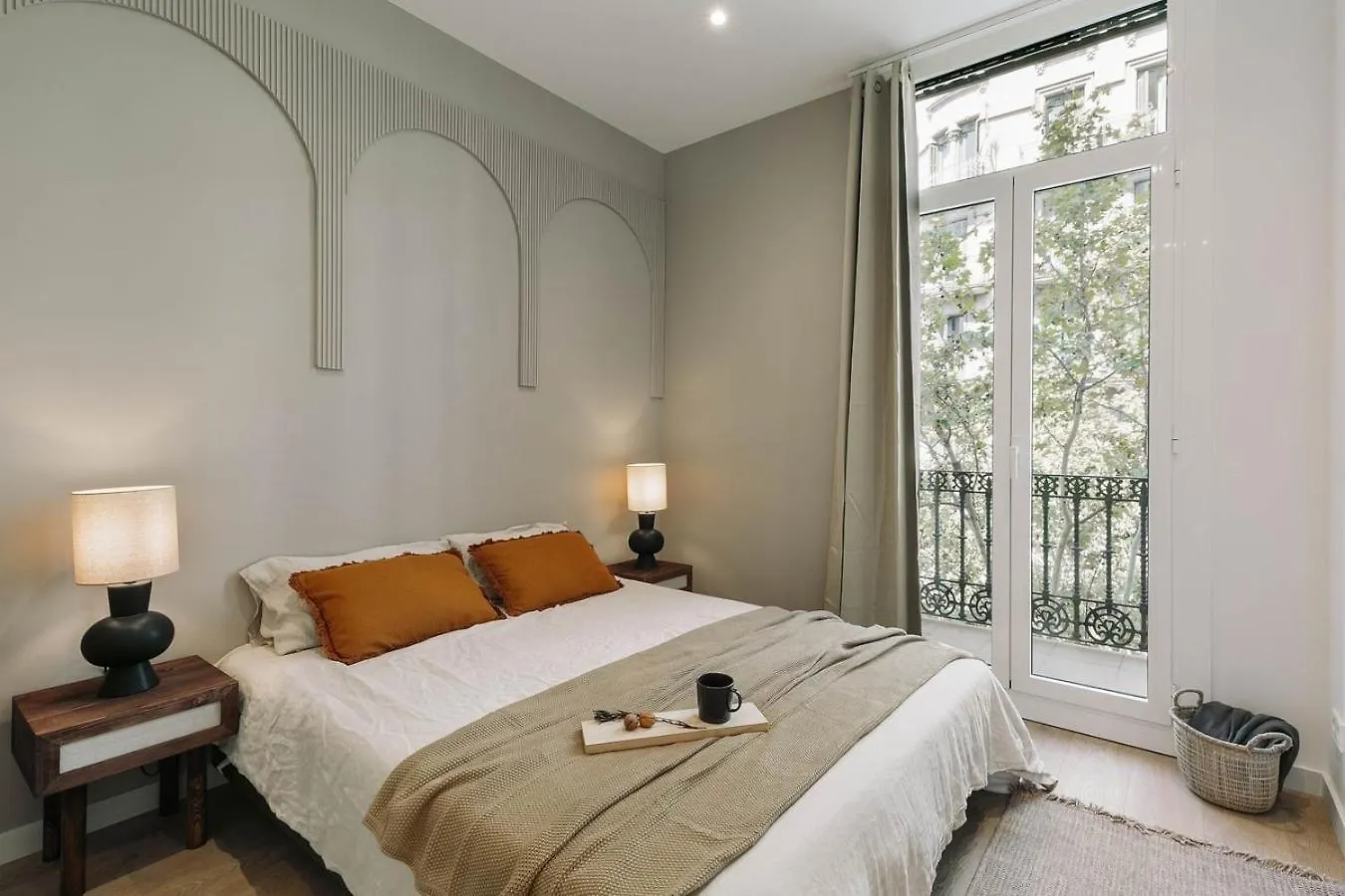 Pontone - 2 Bedrooms And Balcony In Eixample Dreta Barcelona