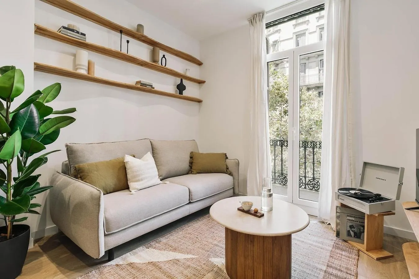 Pontone - 2 Bedrooms And Balcony In Eixample Dreta location